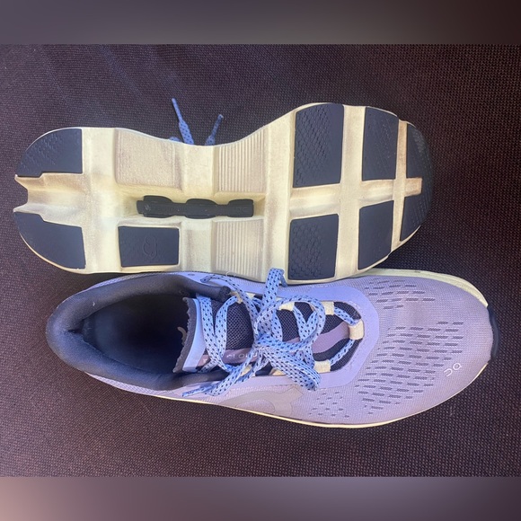 ON CLOUDMONSTER - Picture 4 of 7